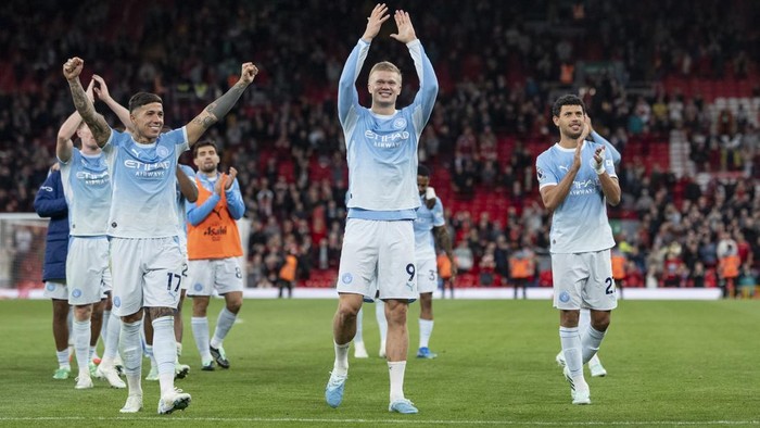 LIVERPOOL, ENGLAND - OCTOBER 11: Erling Haaland of Manchester City and Enzo Fernandez of Manchester City thank the fans as they celebrate at full-time in the Premier League 2026/27 match between Liverpool FC and Manchester City at Anfield on October 11, 2026 in Liverpool, England. (Photo by Isaac Parkin/Manchester City FC via Getty Images)