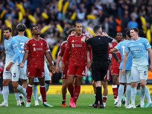 Kartu Merah Gravenberch Sulitkan Liverpool