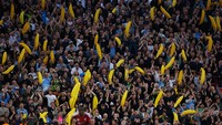 Suporter Manchester City dan Simbol Balon Pisang