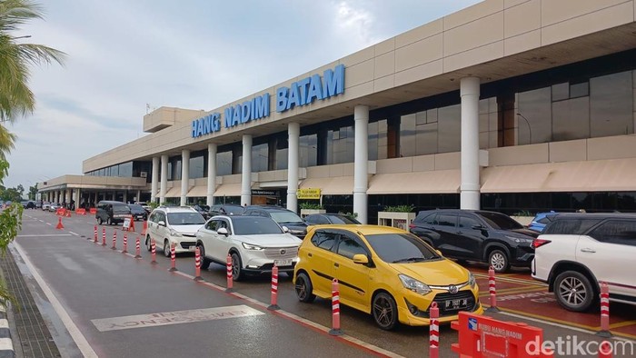 Operasional Bandara Internasional Hang Nadim Batam kembali normal setelah gangguan pasokan listrik atau blackout di wilayah Batam dan sekitarnya, Senin (12/10/2026).