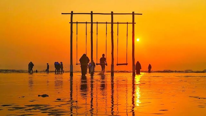 Pantai Kejawanan Cirebon