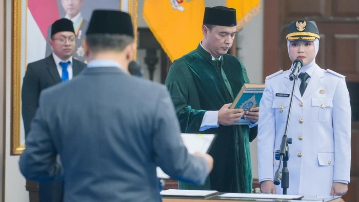 Pelantikan Wakil Bupati Klaten Mahanni Yulindha Pratiwi di Gedung Gardhika Bhakti Praja, Semarang, Senin (12/10/2026).