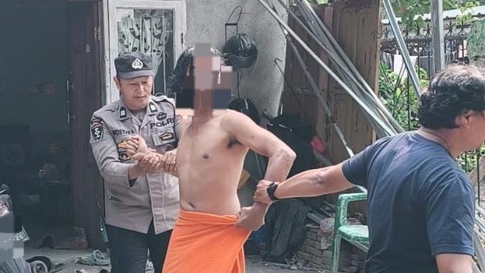 Pemuda di Makassar diamankan polisi usai mengancam orang tuanya menggunakan pisau.
