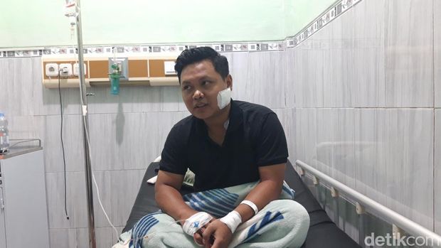Penembakan di Boyolali Panji Suherman, tukang tambal ban yang ditembaki OTK, saat ditemui di Rumah Sakit Hidayah, Kragilan, Mojosongo, Boyolali, Senin (12/10/2026).