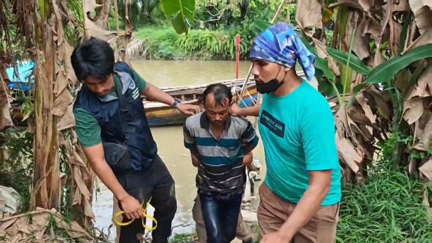Penggerebekan narkoba di Percut Sei Tuan, Deli Serdang, Sumatera Utara Penggerebekan narkoba di Percut Sei Tuan, Deli Serdang, Sumatera Utara. Seorang pelaku terjun ke sungai, Minggu (11/10/2026).