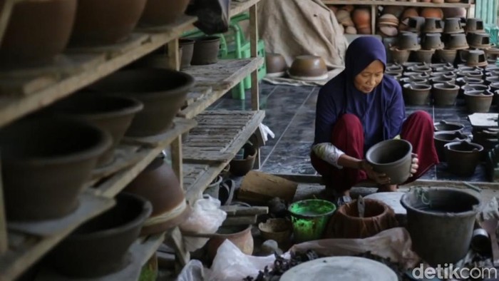 Perajin gerabag di Desa Sitiwinangun