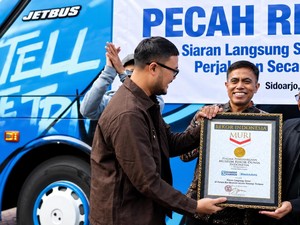 Live Podcast 19 Jam 45 Menit di Bus Jakarta-Sidoarjo Pecahkan Rekor MURI