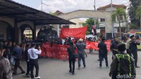 KMY memastikan seluruh barang dari warung milik S masih aman, tidak ada yang hilang. Polisi pun memfasilitasi proses mediasi dan ada peluang restorative justice.