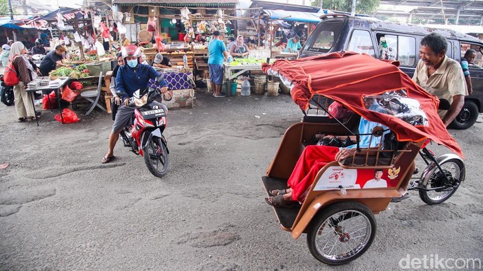 Bantuan Becak Listrik Presiden Prabowo Ringankan Beban Pengemudi Lansia di Depok (2)