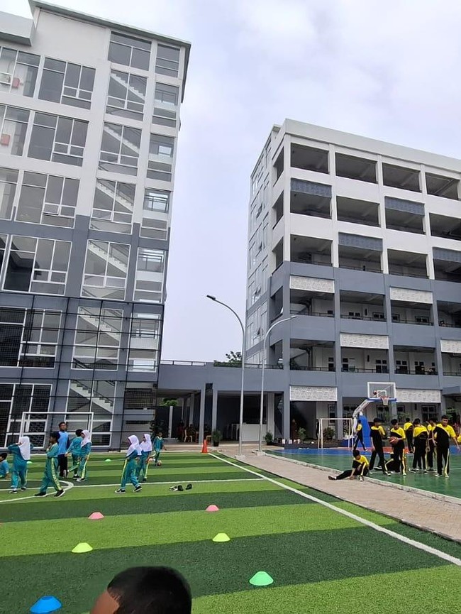 Gedung SDN-SMPN di Jaktim Berubah Drastis, Kini Bertingkat dan Pakai Lift