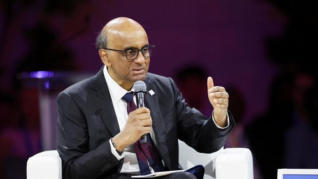 Presiden Singapura Tharman Shanmugaratnam berbicara dalam Pertemuan Tahunan IMF/Bank Dunia 2026 di Queen Sirikit National Convention Center (QSNCC) di Bangkok, Thailand, pada 12 Oktober 2026. Presiden Singapura Tharman Shanmugaratnam berbicara dalam Pertemuan Tahunan IMF/Bank Dunia 2026 di Queen Sirikit National Convention Center (QSNCC) di Bangkok, Thailand, pada 12 Oktober 2026. (REUTERS/Athit Perawongmetha)
