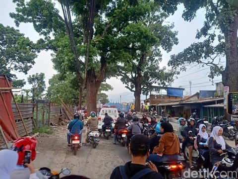 Protes warga soal pembangunan Protes warga soal pembangunan