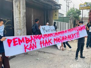 Proyek Jembatan Munjul 2 Dikeluhkan, Warga: Kami Terjebak 2 Jam