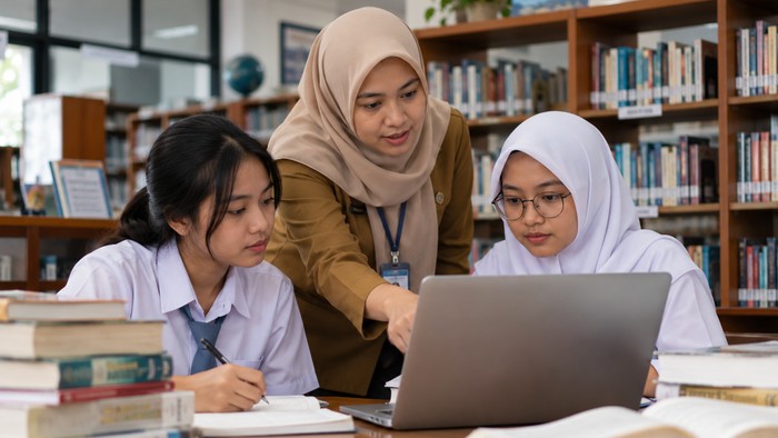 Pustakawan Mendampingi Siswa Mencari Informasi (ChatGPT)