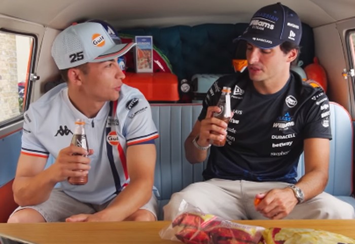 Carlos Sainz dan Raul Fernandez Cicip Camilan Indonesia, Emping Dapat Nilai 0!