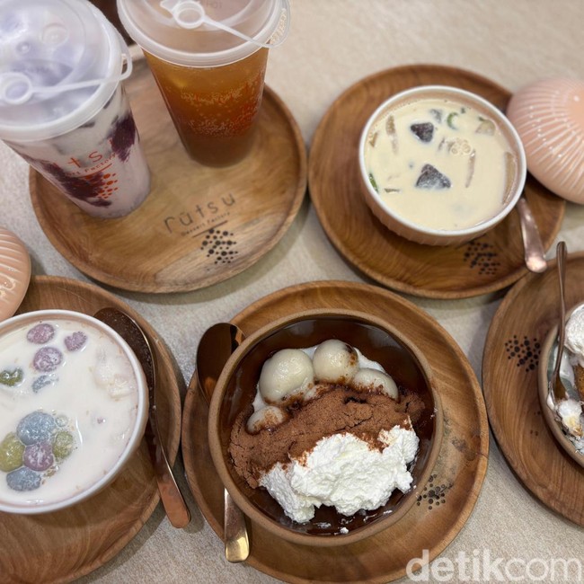 Unik! Kafe di Kemang Ini Sajikan Kolak hingga Thai Bualoy Bentuk Bunga