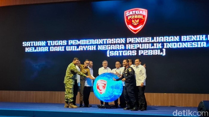 Pemerintah resmi membentuk Satuan Tugas Pemberantasan Pengeluaran Benih Bening Lobster yang keluar dari wilayah Indonesia secara ilegal(Satgas P2BBL).