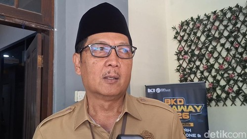 Sekda Kota Mataram, Lalu Alwan Basri, saat diwawancarai, Senin (12/10/2026).