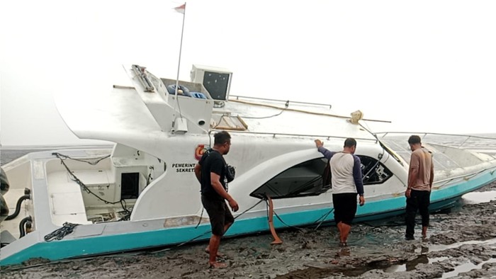 Speedboat milik Pemkab Fakfak yang dilaporkan tenggelam ternyata mengalami kebocoran di perairan Sorong Selatan.