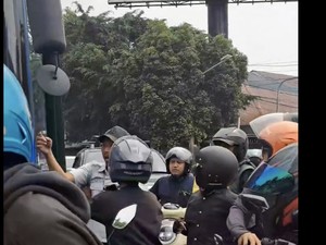 Video Viral Rombongan Pengantar Jenazah Hadang Bus Transjakarta di Jakpus
