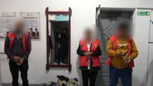 Tiga tersangka tindak pidana korupsi  pembangunan Pasar Rakyat Lengkosambi Timur, Kecamatan Riung, Kabupaten Ngada,  tahun anggaran 2019.