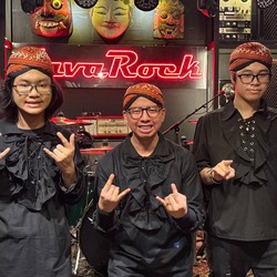 Perayaan 1 Tahun The Lanang Band Lewat Lagu Ayah Ibu