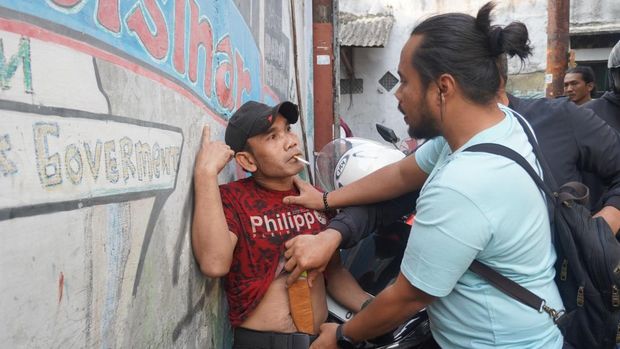 Tim gabungan Ditnarkoba Polda Metro Jaya, Bareskrim Polri, BNNP, TNI, dan Satpol PP kembali menggerebek Kampung Boncos, Senin (12/10/2026) sore.