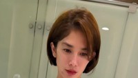Makin Fresh! Gaya Ussy Sulistiawaty Potong Rambut Pendek