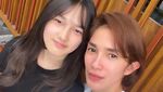 Makin Fresh! Gaya Ussy Sulistiawaty Potong Rambut Pendek