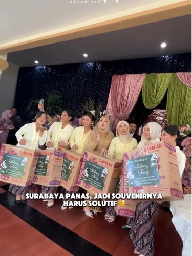 Solusi Cerdas Hadapi Panas Surabaya: Kipas Angin Jadi Souvenir Pernikahan yang Diincar Tamu (4)