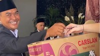 Viral! Pengantin Bagikan Souvenir Pernikahan Unik Anti Kepanasan: Kipas Angin
