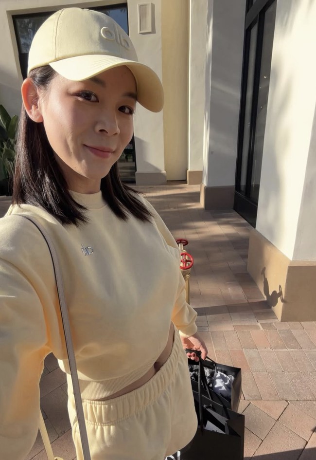 Zhang diketahui bekerja sebagai agen properti di JC Pacific Corp yang berbasis di Irvine. Ia memperoleh lisensi agen properti pada 2016 dan telah menangani pemasaran berbagai properti, termasuk rumah-rumah mewah. Kehidupan glamour Zhang juga terlihat melalui unggahan media sosialnya. Ia pernah membagikan momen perjalanan ke sejumlah tempat, termasuk Paris, serta aktivitas berbelanja di butik mewah dan bersantap di restoran mahal. Foto: dok. Instagram @heatherzhangwy