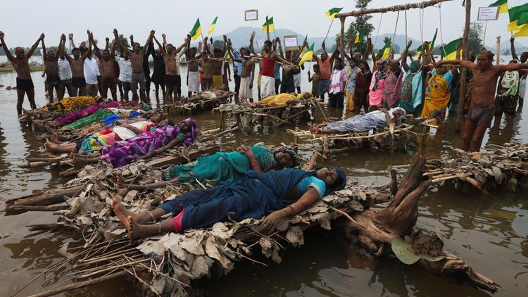 Warga Adat India Gelar Protes Ekstrem Tolak Proyek Sungai Ken-Betwa
