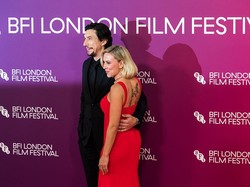 Potret Langka Scarlett Johansson Pamer Tato di Punggung, Gambar Mawar & Domba