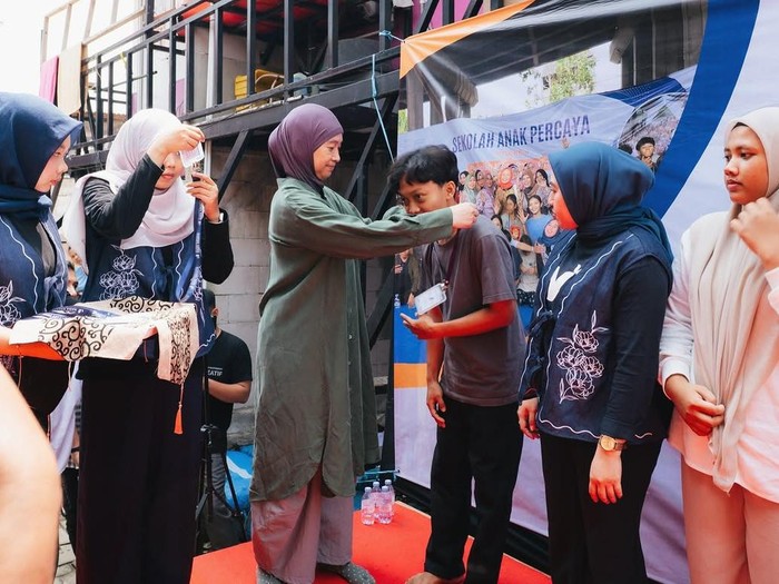 Andien buat sekolah gratis ke-5
