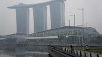 Kabut Asap Kebakaran Hutan RI Mulai Ganggu Bisnis Wisata Singapura dan Malaysia