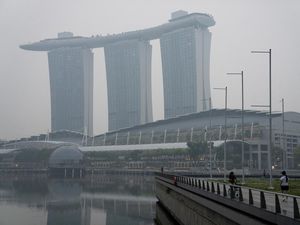 Singapura Bidik 10 Perusahaan Terkait Kabut Asap, Siapkan Sanksi