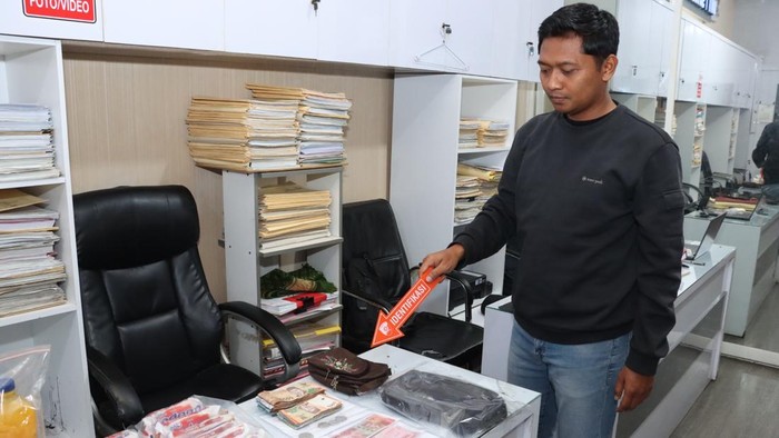 Barang bukti diamankan polisi dari 2 wanita yang gunakan uang palsu