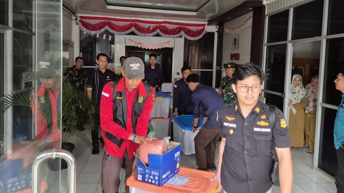 Bengkulu Utara menggeledah Kantor Sekretariat DPRD Kabupaten Bengkulu Utara terkait dugaan korupsi pengelolaan anggaran tahun anggaran 2024.