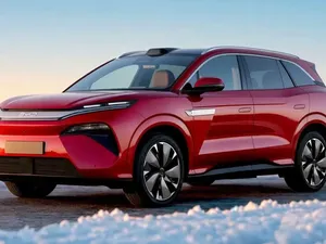 Ini BYD Atto 8, Mobil Listrik yang Ngecasnya Secepat Antre BBM di SPBU