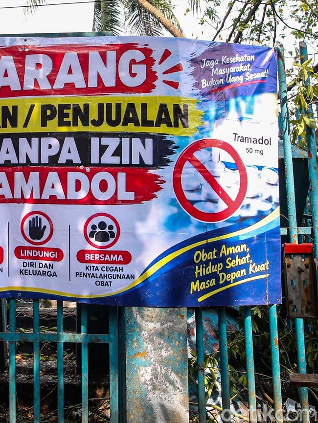 Cegah Peredaran Obat Ilegal, Petugas Sisir Lapak di Palmerah