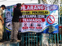 Cegah Peredaran Obat Ilegal, Petugas Sisir Lapak di Palmerah