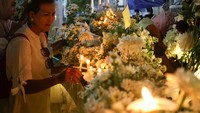 Melalui momen peringatan ini, para penyintas dan keluarga korban menyampaikan seruan perdamaian global di tengah meningkatnya tensi geopolitik dunia. REUTERS/Johannes Christo 
