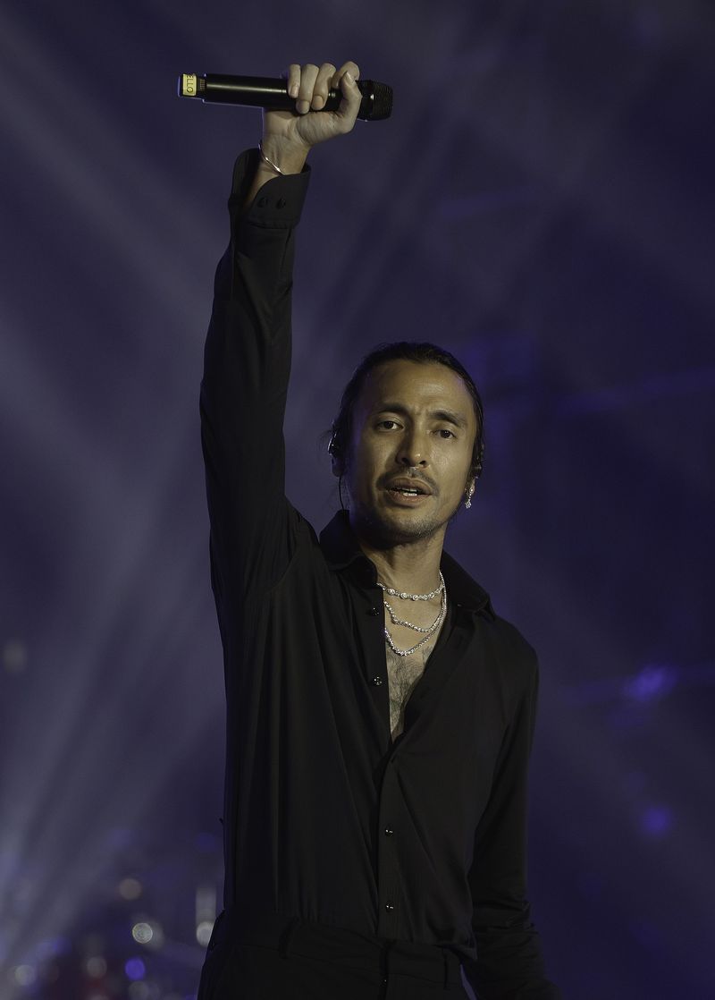Ello (Marcello Tahitoe) Ello (Marcello Tahitoe) saat tampil di panggung konser SNADA Indonesia 2026.