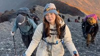 Ini momen Erika Richardo mau sampai ke puncak Gunung Rinjani. (Foto: dok Instagram erikarichardo)