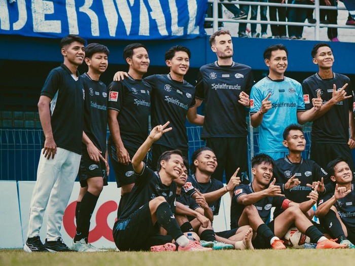 Perjuangan Pemuda Jakarta Melepas Kendaraan Kesayangan demi Petualangan Sepak Bola Lintas Benua (2)