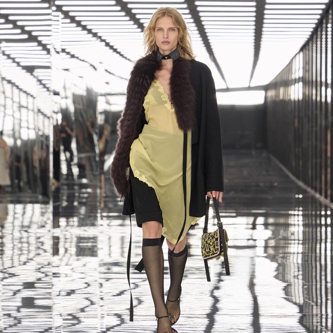 Foto: Fendi Spring/Summer 2027, Padukan Lingerie dan Gaya Punk