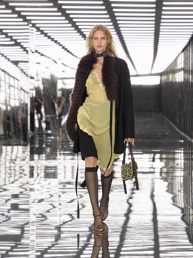 Foto: Fendi Spring/Summer 2027, Padukan Lingerie dan Gaya Punk