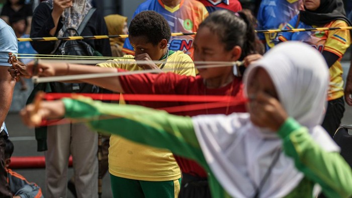 Aksi Seru Ratusan Anak SD di Bekasi Lestarikan Permainan Tempo Dulu (2)