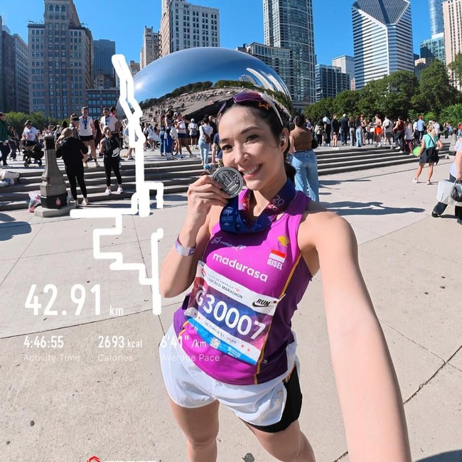 Finish Strong! Gisel Full Marathon 4 jam 46 menit di Chicago